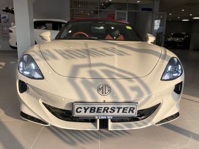 2025 MG Cyberster Luxury AWD - Image 2