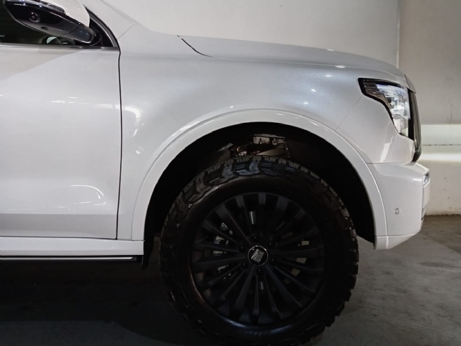 2025 GWM Tank 500 2.0T HEV Ultra Luxury 4x4 Auto - Image 3