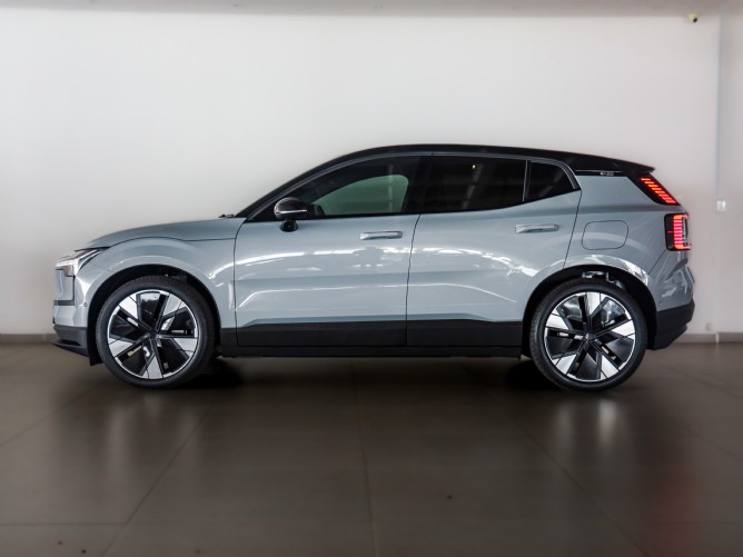 2025 Volvo EX30 Ultra Single Motor Extended Range - Image 2