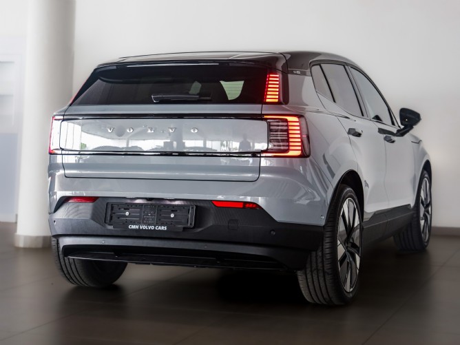 2025 Volvo EX30 Ultra Single Motor Extended Range - Image 7