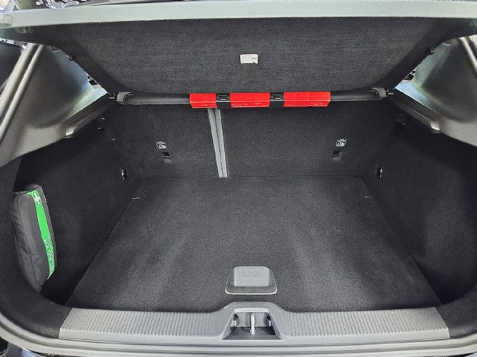 2025 Volvo EX30 Ultra Plus Twin Motor Performance - Image 7