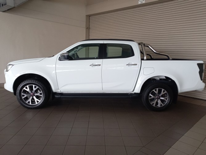 2025 Isuzu D-Max 3.0 Ddi LSE Double Cab Auto - Image 2