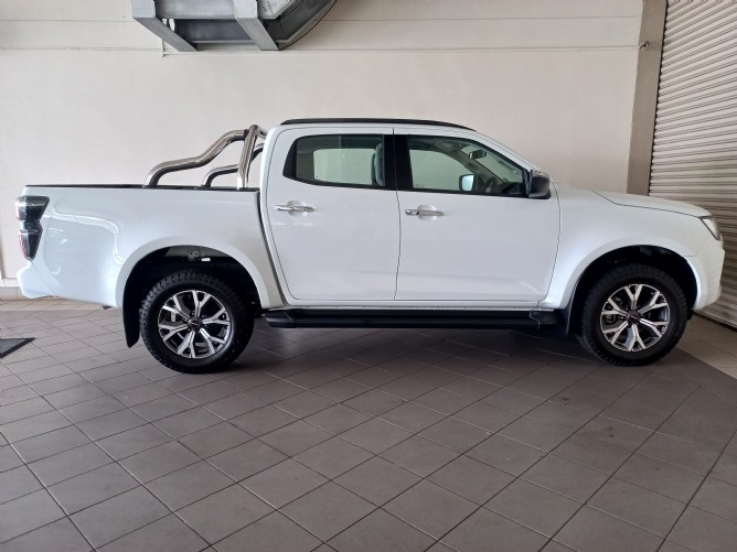 2025 Isuzu D-Max 3.0 Ddi LSE Double Cab Auto - Image 3