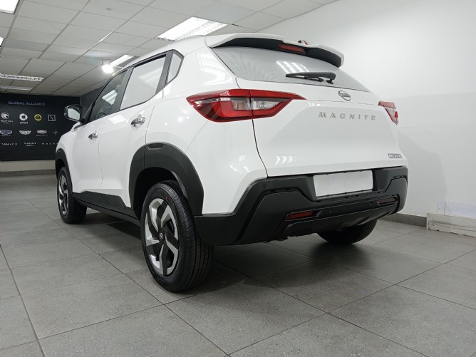 2025 Nissan Magnite Move 1.0 Visia Panel Van - Image 3