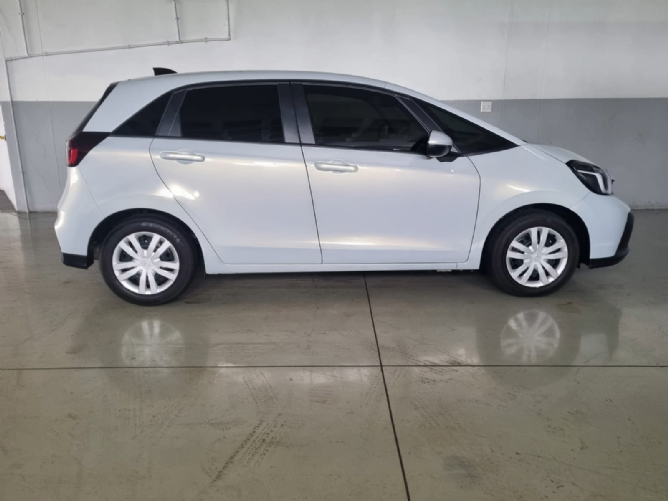 2025 Honda FIT 1.5 Comfort CVT - Image 6