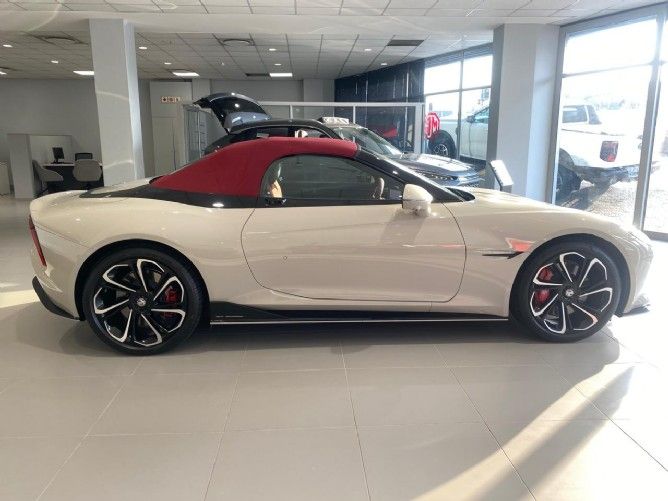 2025 MG Cyberster Luxury AWD - Image 3