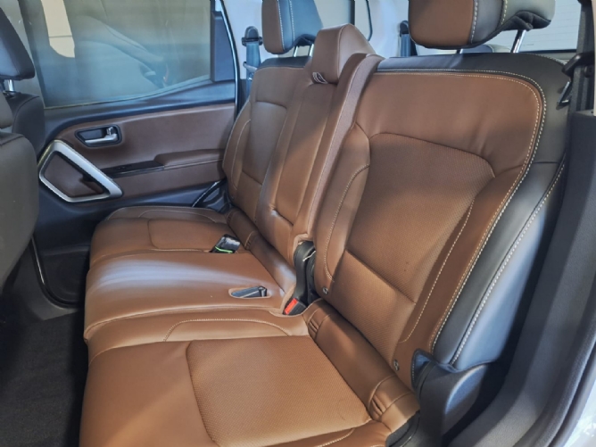 2025 Mahindra Scorpio N 2.2D Z8L 4X4 Auto - Image 6