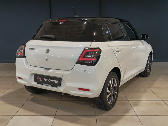 2025 Suzuki Swift 1.2 GLX - Image 3