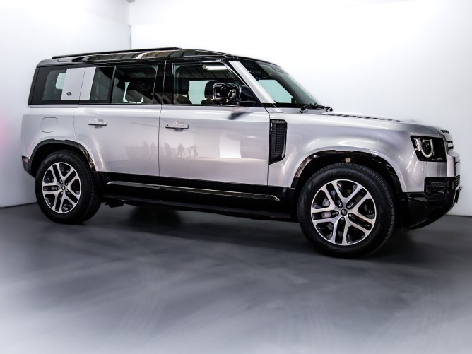 2024 Land Rover Defender 110 D300 SE X-Dynamic (221KW) - Image 2