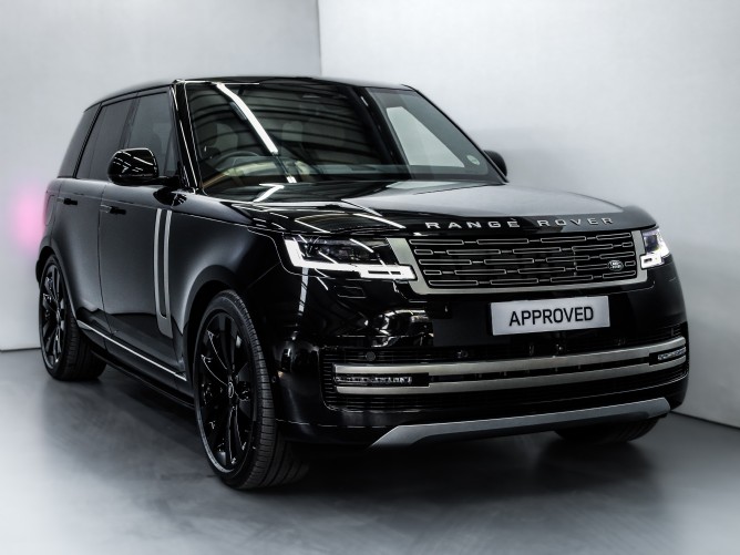 2025 Land Rover Range Rover 4.4 HSE (P530)