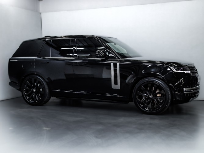 2025 Land Rover Range Rover 4.4 HSE (P530) - Image 2