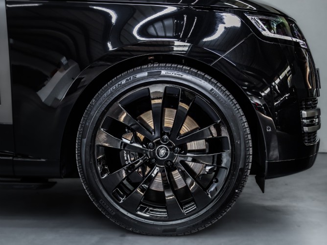 2025 Land Rover Range Rover 4.4 HSE (P530) - Image 4