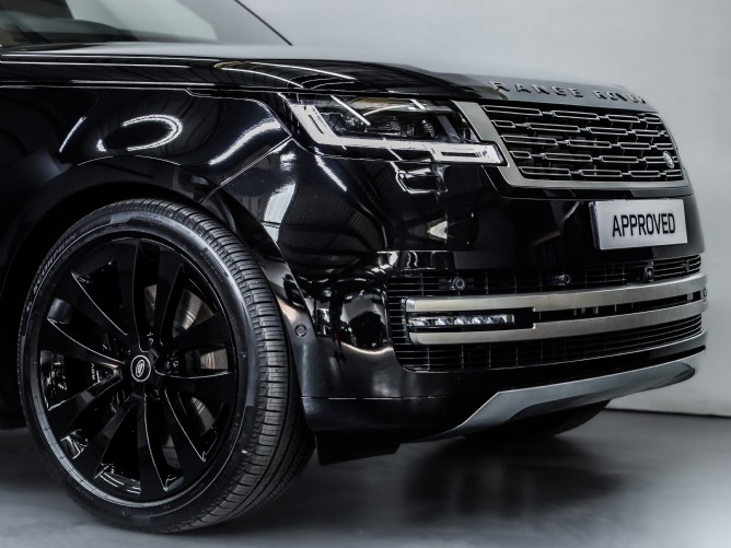 2025 Land Rover Range Rover 4.4 HSE (P530) - Image 3