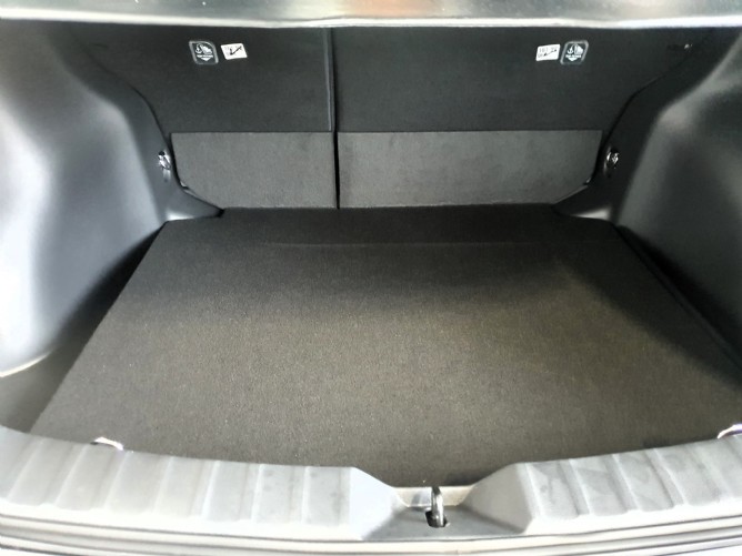 2025 Toyota Corolla Cross 1.8 XR Hybrid - Image 6