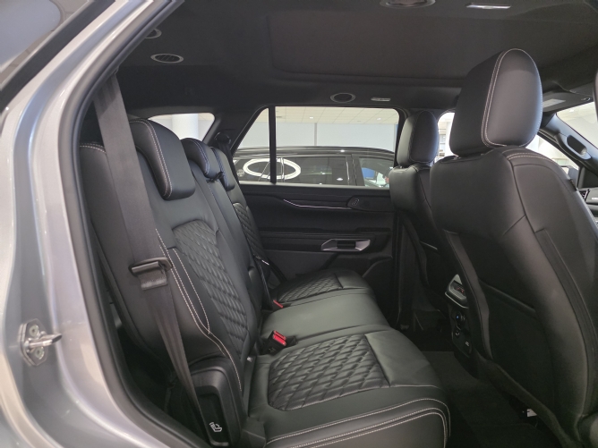 2026 Ford Everest 3.0L V6 PLATINUM 4WD 10AT - Image 5