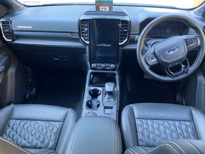 2025 Ford Everest 3.0L V6 PLATINUM 4WD 10AT - Image 6