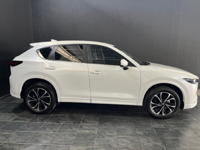2026 Mazda CX-5 2.0 Dynamic Auto - Image 2