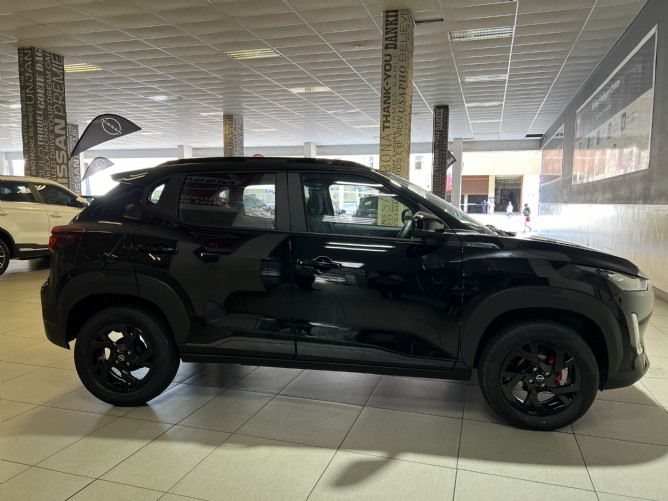 2025 Nissan Magnite 1.0T SV KURO MT - Image 4