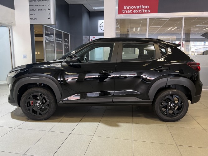 2025 Nissan Magnite 1.0T SV KURO MT - Image 2