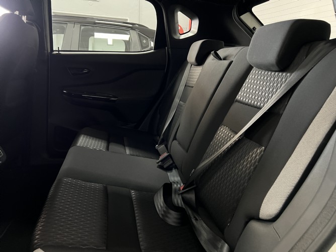 2025 Nissan Magnite 1.0T SV KURO MT - Image 7