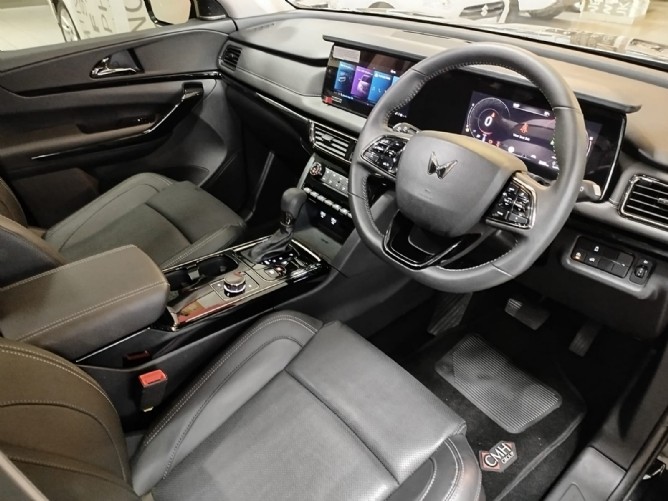 2025 Mahindra XUV700 2.0 AX7 Auto BE (7 Seat) - Image 5