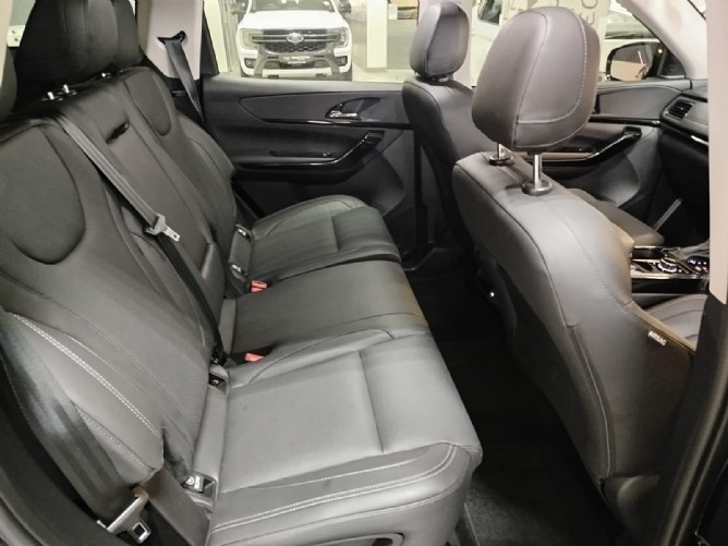 2025 Mahindra XUV700 2.0 AX7 Auto BE (7 Seat) - Image 6