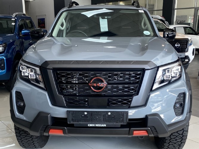 2025 Nissan Navara 2.5D Pro-4x Warrior 4x4 Auto Double Cab - Image 3