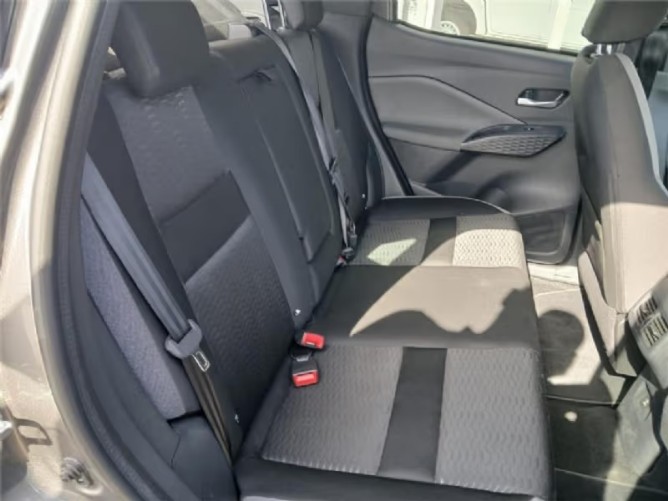 2025 Nissan Magnite 1.0 Acenta AMT - Image 6