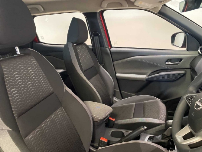 2025 Nissan Magnite 1.0T Acenta CVT - Image 5