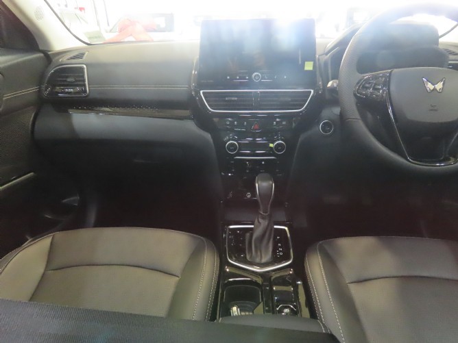 2024 Mahindra XUV 3XO 1.2T AX7L Auto - Image 6