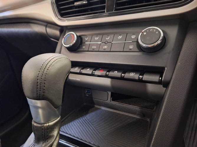 2025 Mahindra XUV700 2.0 AX5 Auto - Image 7