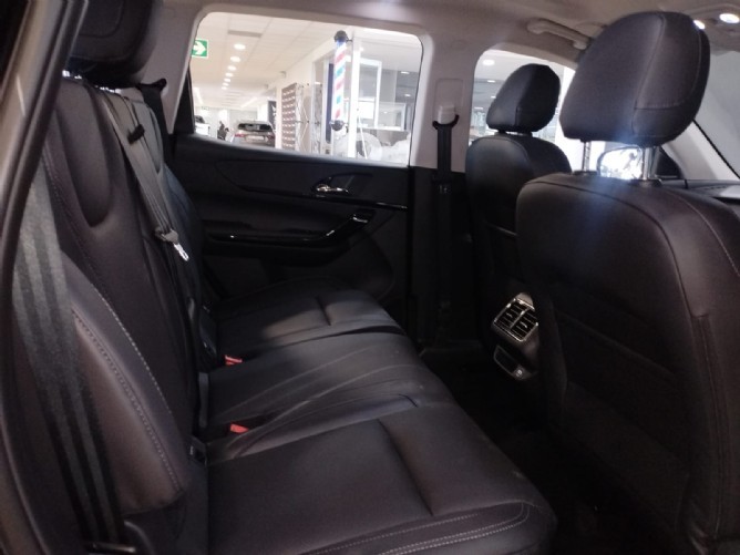 2025 Mahindra XUV700 2.0 AX7 Auto BE (7 Seat) - Image 6