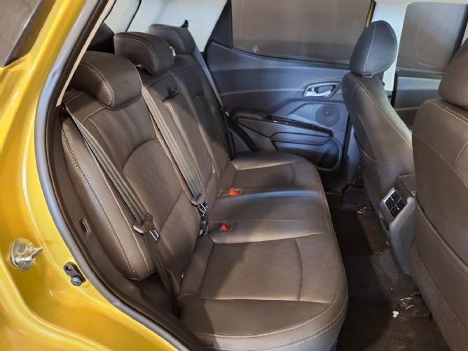 2024 Mahindra XUV 3XO 1.2T AX7L Auto - Image 7