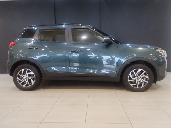 2025 Mahindra XUV300 W8 Petrol - Image 2