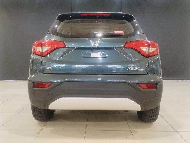 2025 Mahindra XUV300 W8 Petrol - Image 3