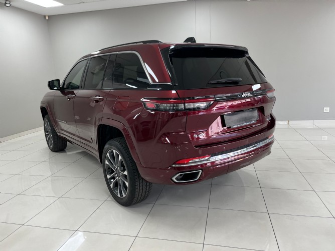 2025 Jeep Grand Cherokee 3.6L Overland - Image 3