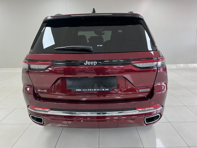 2025 Jeep Grand Cherokee 3.6L Overland - Image 4