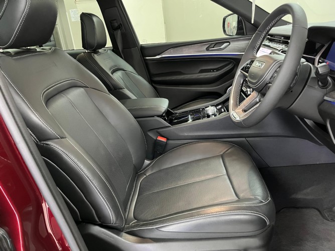 2025 Jeep Grand Cherokee 3.6L Overland - Image 7