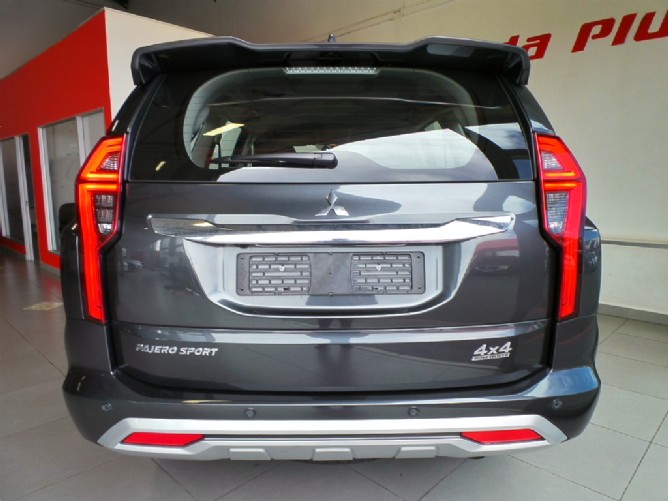 2025 Mitsubishi Pajero Sport 2.4 4x4 Auto - Image 6