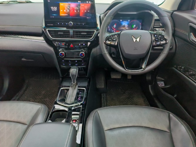 2024 Mahindra XUV 3XO 1.2T AX7L Auto - Image 6