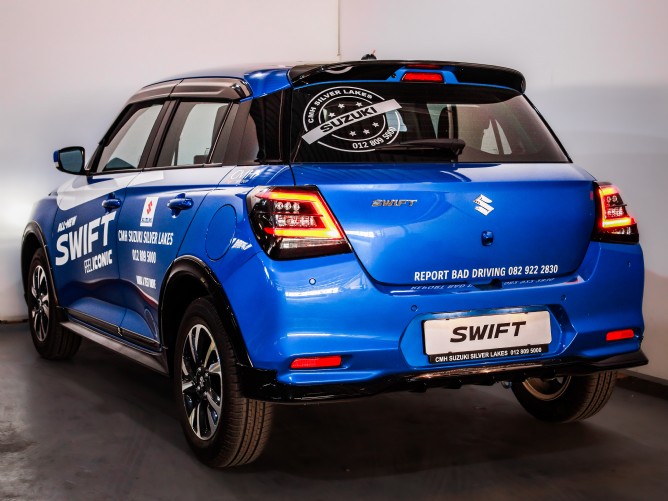 2025 Suzuki Swift 1.2 GLX - Image 3
