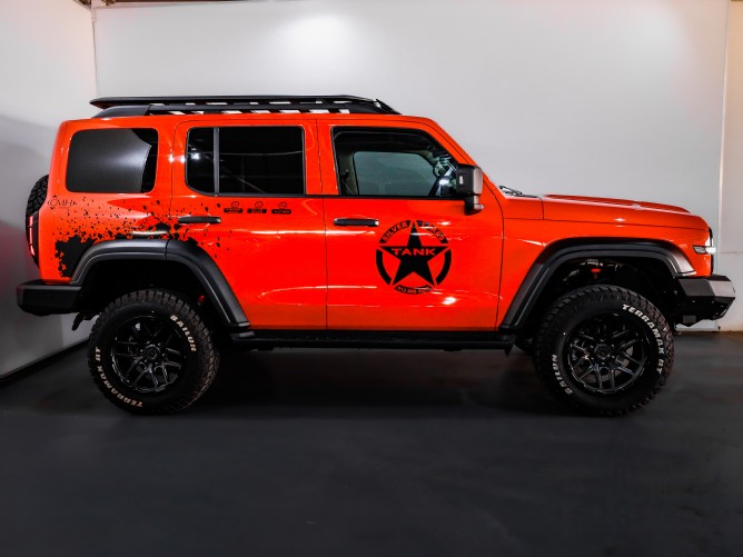 2025 GWM Tank 300 2.0T Super Luxury Hybrid 4X4 Auto - Image 2