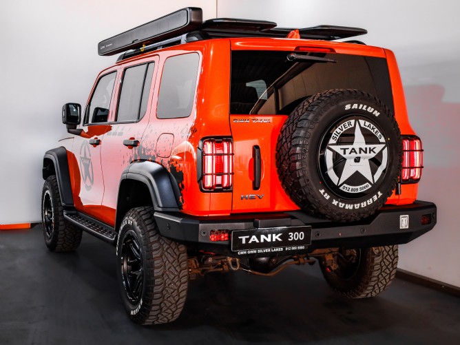 2025 GWM Tank 300 2.0T Super Luxury Hybrid 4X4 Auto - Image 3