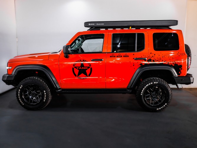 2025 GWM Tank 300 2.0T Super Luxury Hybrid 4X4 Auto - Image 6