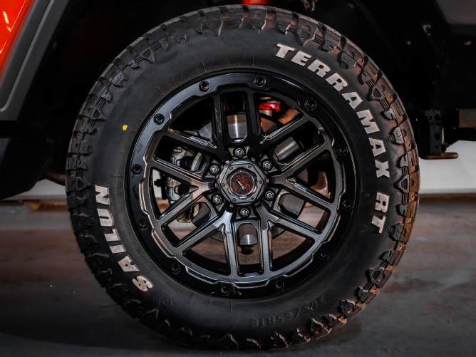 2025 GWM Tank 300 2.0T Super Luxury Hybrid 4X4 Auto - Image 7