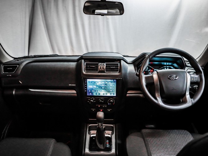 2025 Mahindra Pik Up 2.2 mHawk S6 Karoo 4x4 Auto Double Cab - Image 6