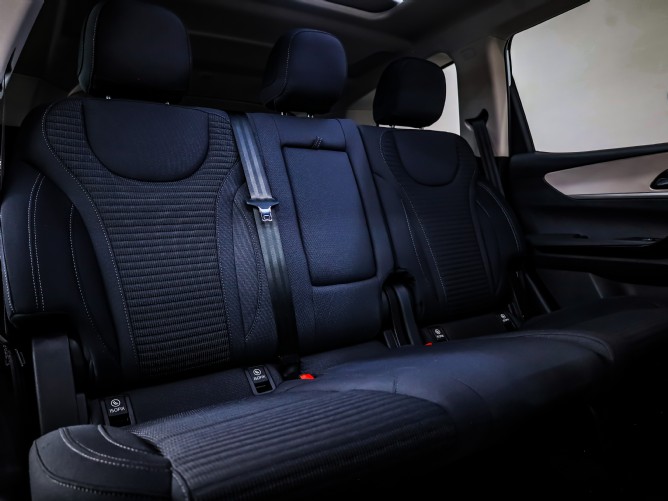 2025 Mahindra XUV700 2.0 AX5 Auto - Image 7