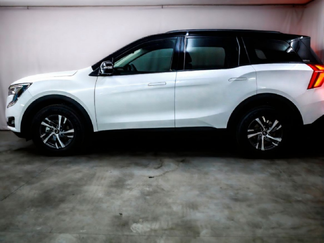 2025 Mahindra XUV700 2.0 AX5 Auto - Image 2