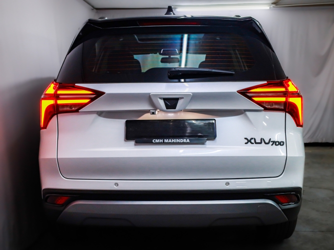 2025 Mahindra XUV700 2.0 AX5 Auto - Image 4