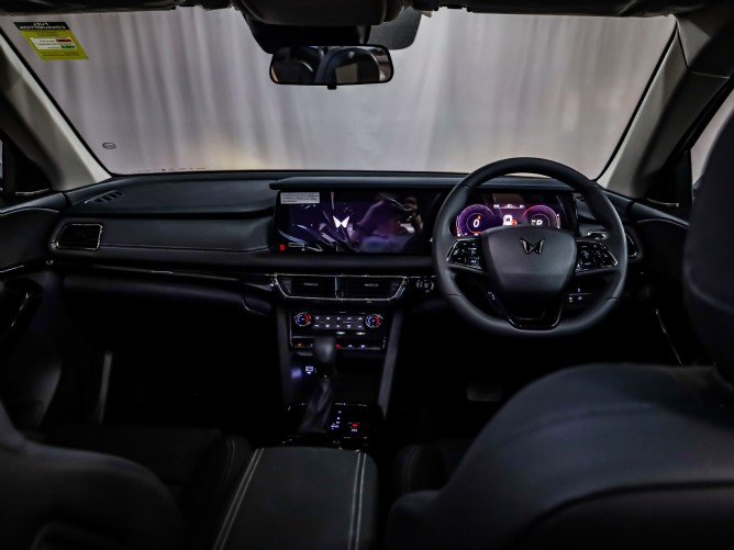 2026 Mahindra XUV700 2.0 AX7L Auto (7 Seater) - Image 6